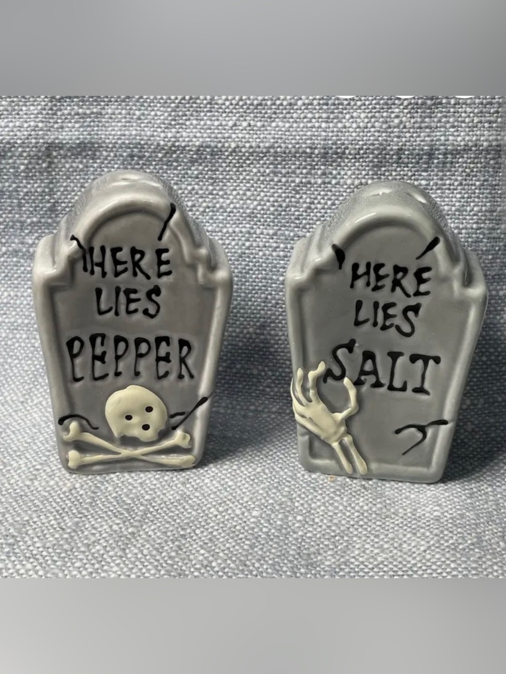 Cracker Barrel Tombstone Salt & Pepper Shaker grey Halloween spooky gothic decor